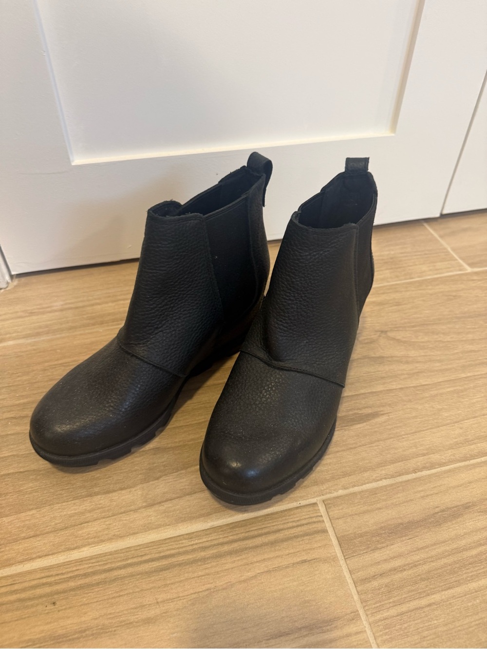 Sorel Black Leather Chelsea Ankle Boots - Women's